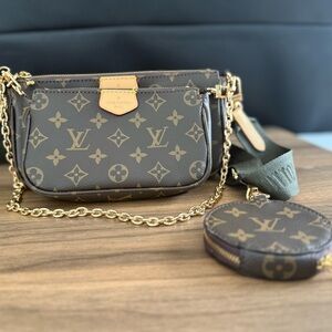 Crossbody with Gold Chain